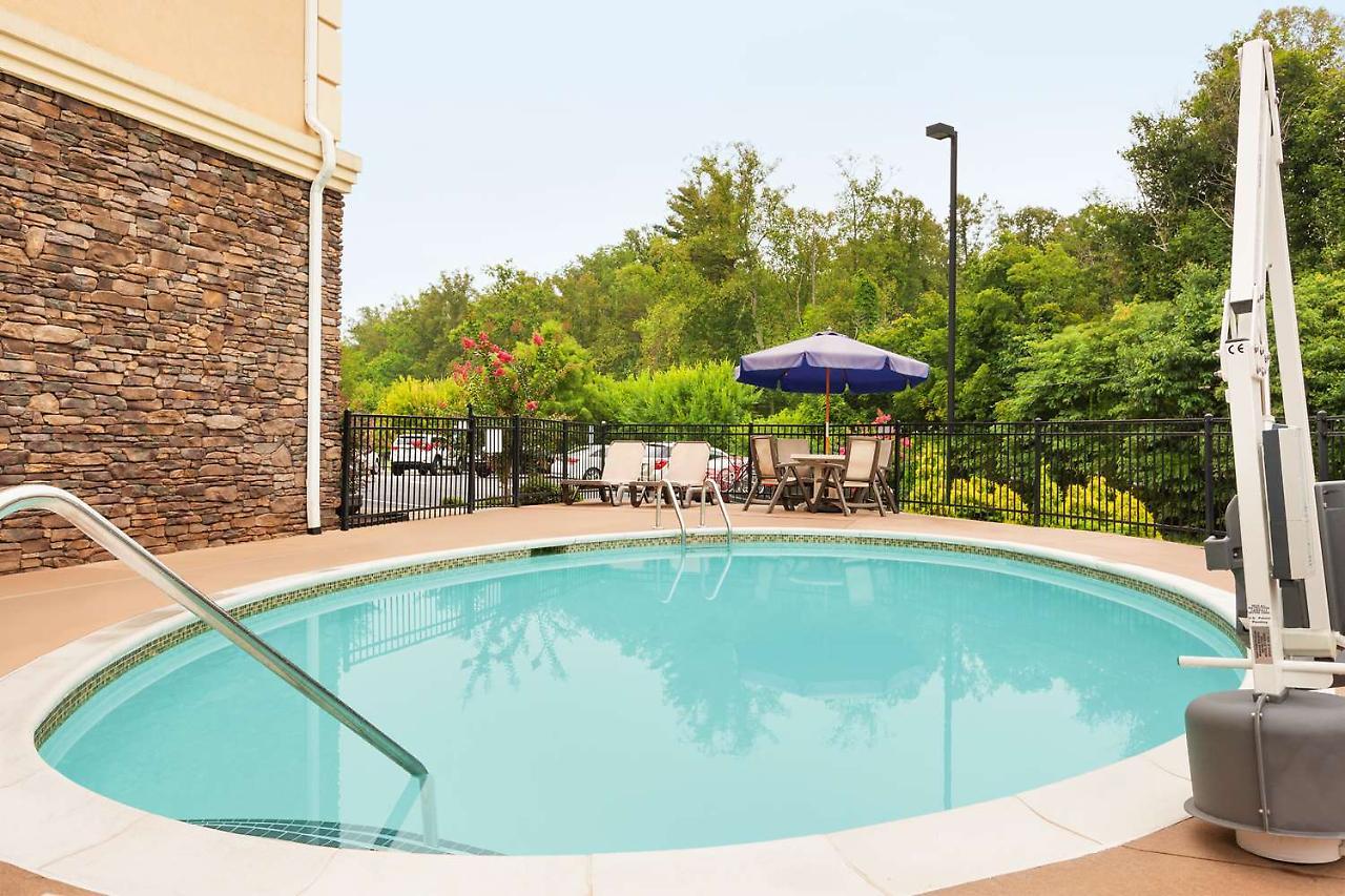 Country Inn & Suites By Radisson, Asheville West Near Biltmore Exterior photo